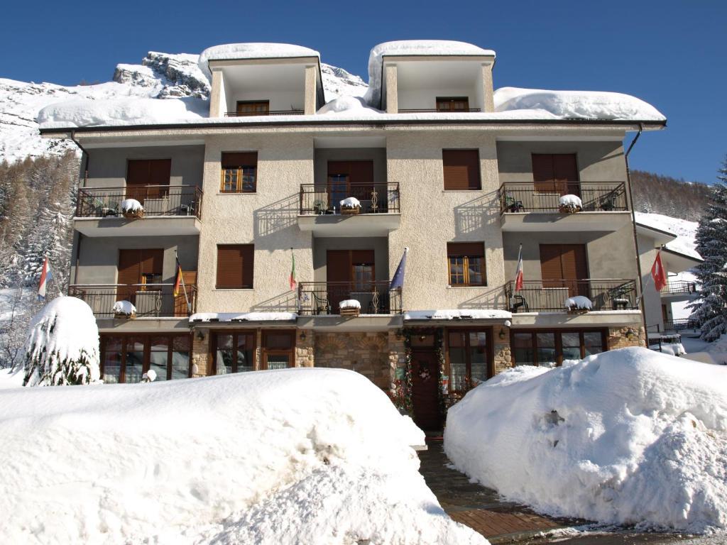 Hotel Trois Etoiles Entracque Exterior foto